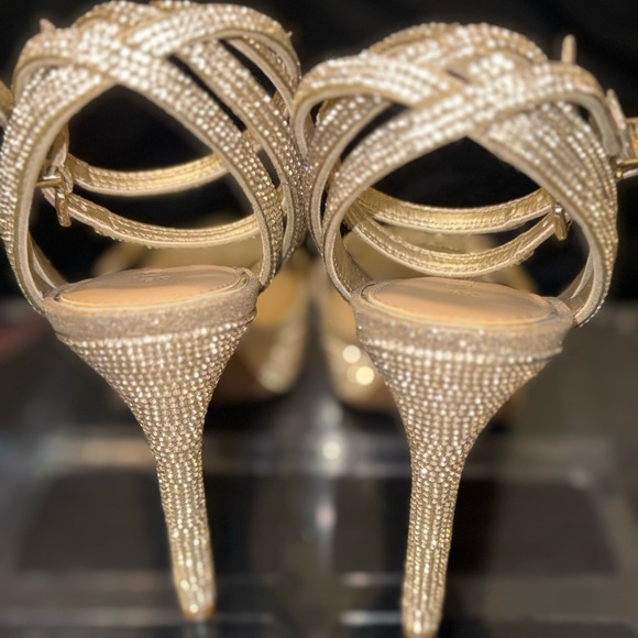 Gianni Bini Gold Heels with Glitter Finish - Picture 10 of 12